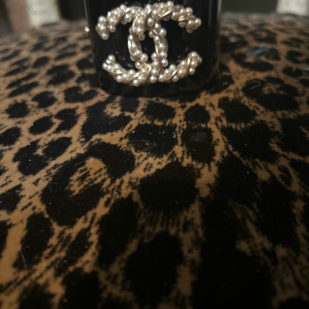 Black and Silver Textured Cuff Bracelet with Zipper Closure - Picture 4 of 4